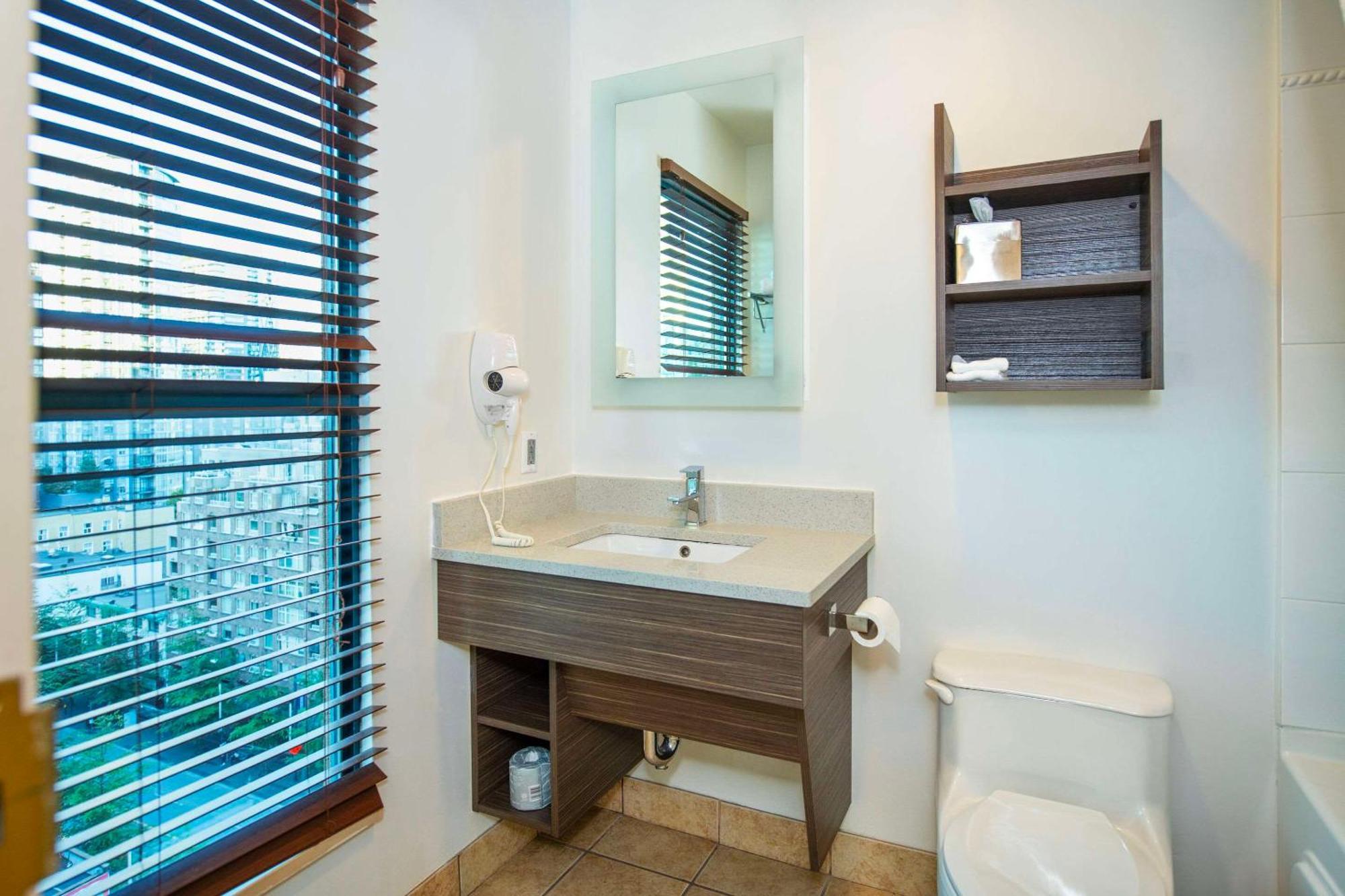 Grand Park Hotel & Suites Downtown Vancouver, Ascend Hotel Collection Екстериор снимка